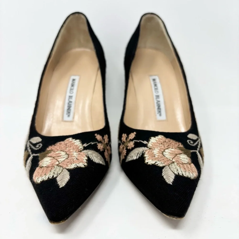 Manolo Blahnik Black Floral Embroidered Canvas Kayal Pointed Toe Pumps Size 37.5